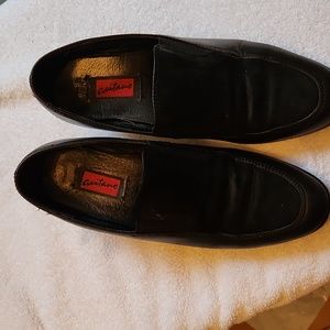 NEW.  BLACK LEATHER LOW HEELED AVITANO SHOES.  WORN ONCE OR TWICE  SIZE 7 1/2